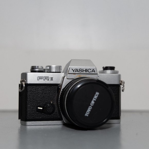 Yashica FR-II - 35mm camera - 50mm f/1.9 lens - Vintage film Camera - Picture 1 of 4
